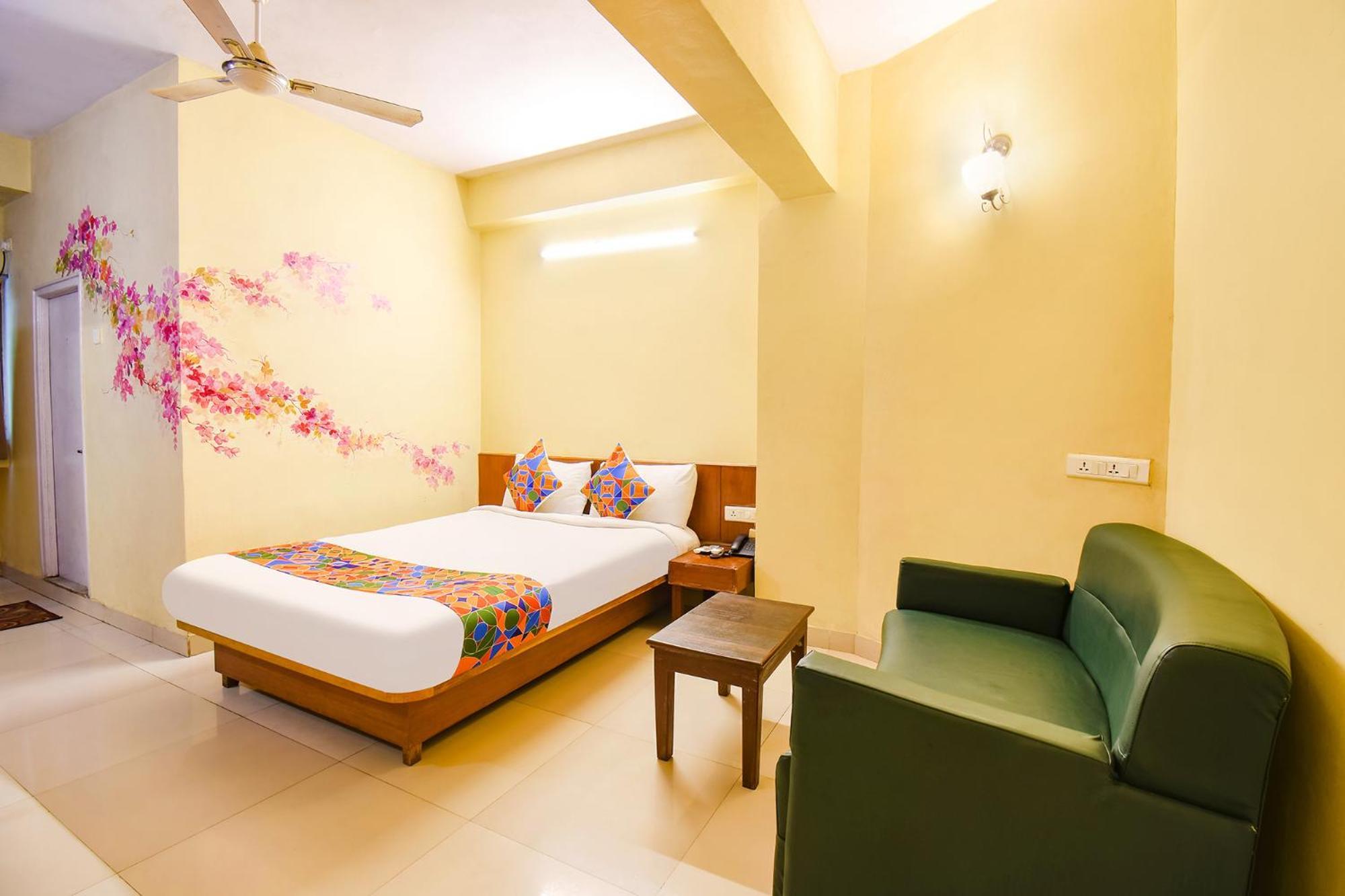 Fabhotel Prime Yash Residency - Nr Lonavala Railway Station Экстерьер фото